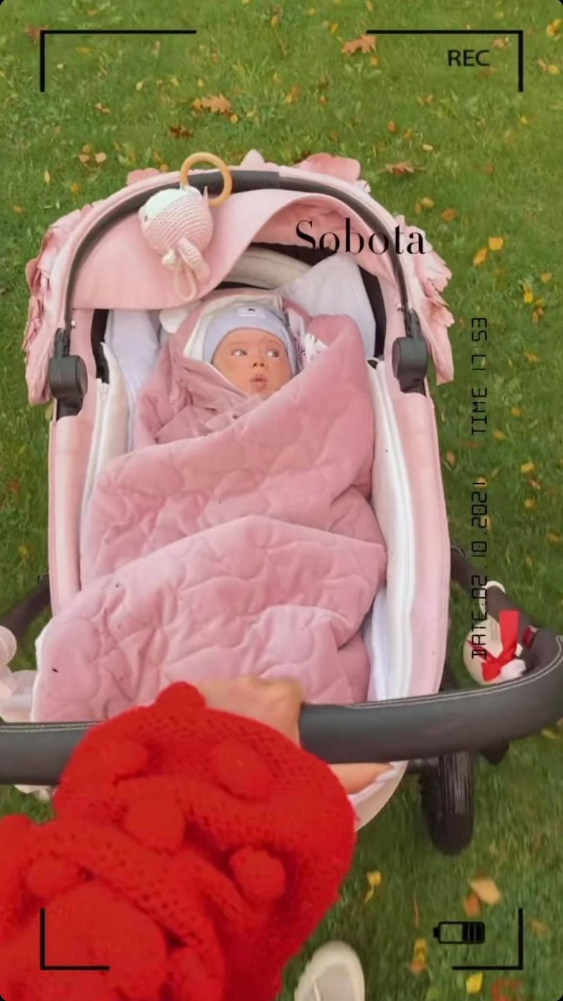 Klaudia Halejcio świętuje fakt, że 4 miesiące temu została mamą