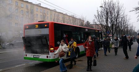 Lublin: Kłęby dymu wydobywały się z komory silnika autobusu linii 31