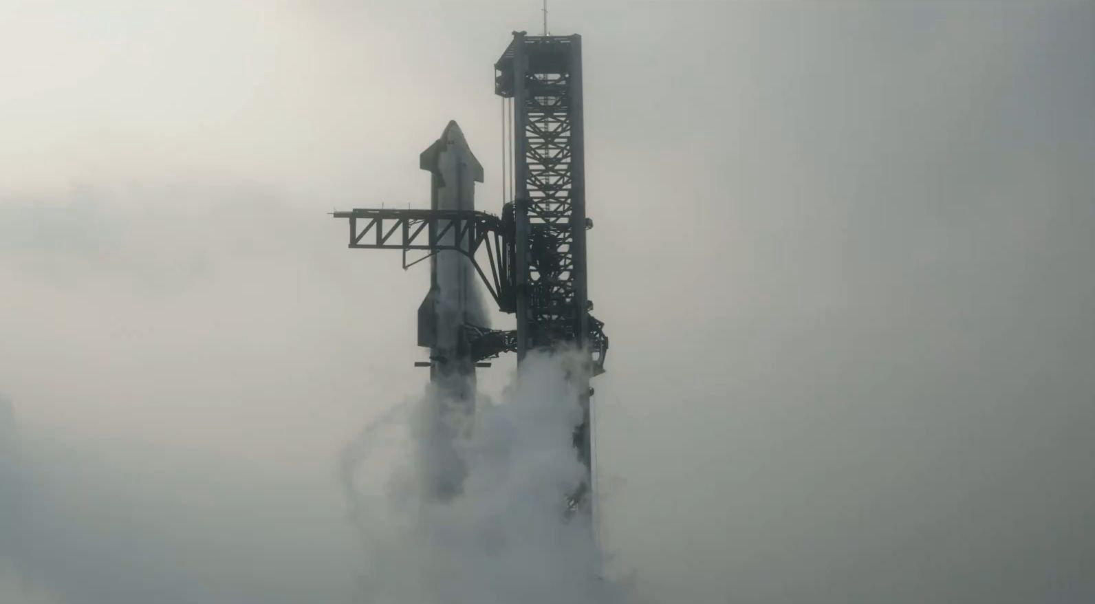 Starship na sekundę przed startem. 5 czerwca 2024 r.
