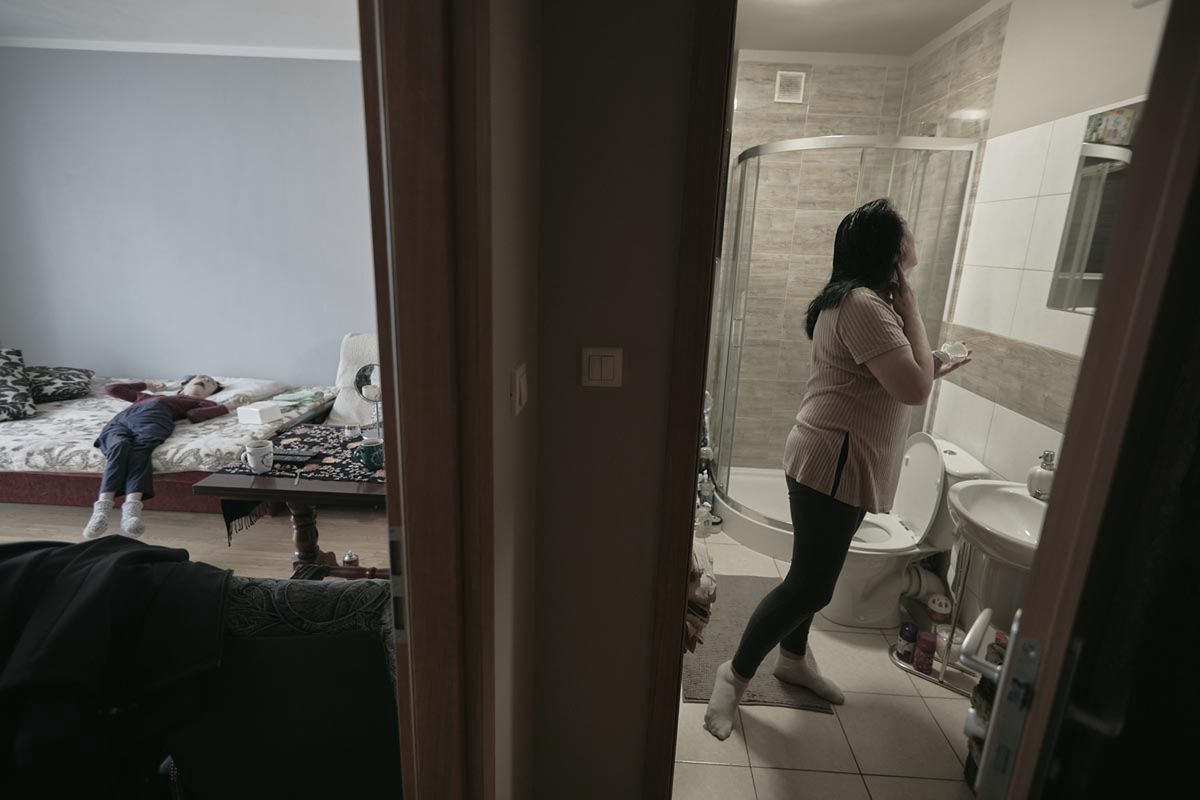 Codzienność Jolanty Muszyńskiej opiekującej się 27-letnią córką Magdaleną chorującą na porażenie mózgowe.