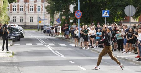 Lubin. Zatrzymani po zamieszkach pod komendą. Rodzina nie wie, co się z nimi dzieje