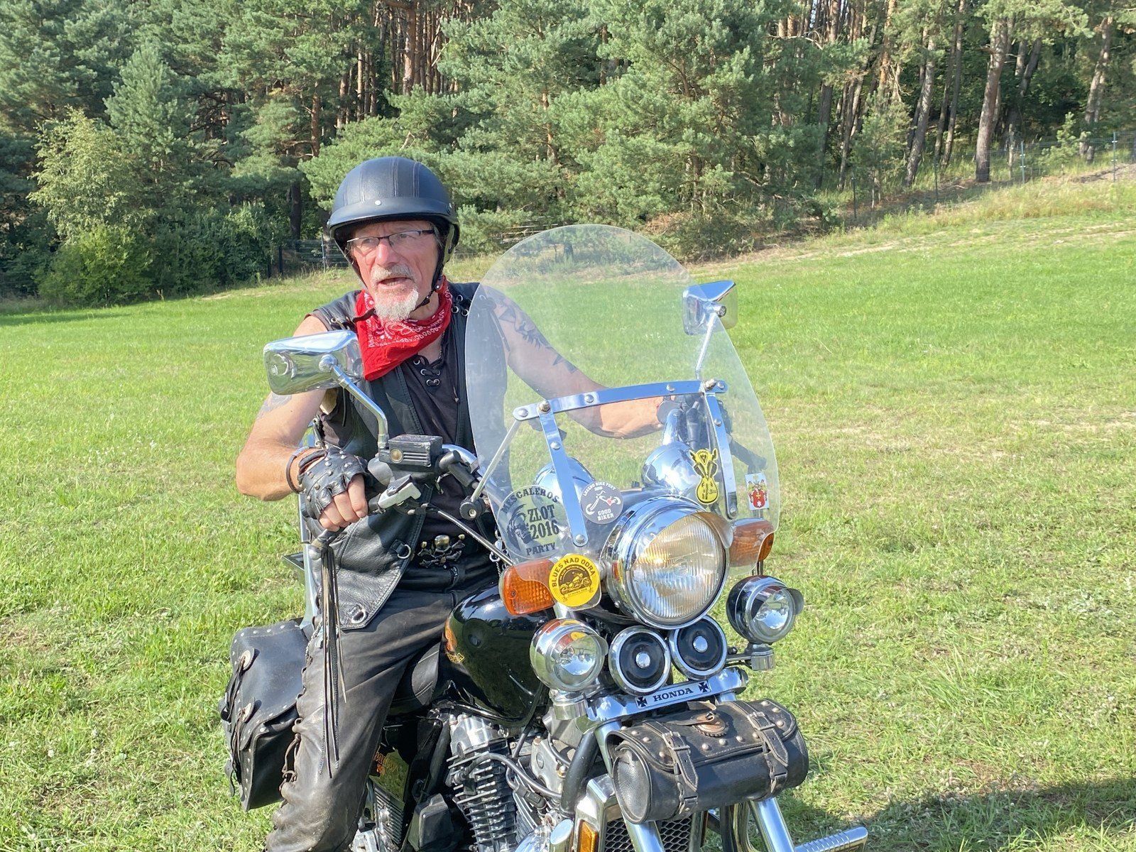 Wielkopolski zlot starych motocykli. Motodziadki przyjechały między innymi do Osiecznej