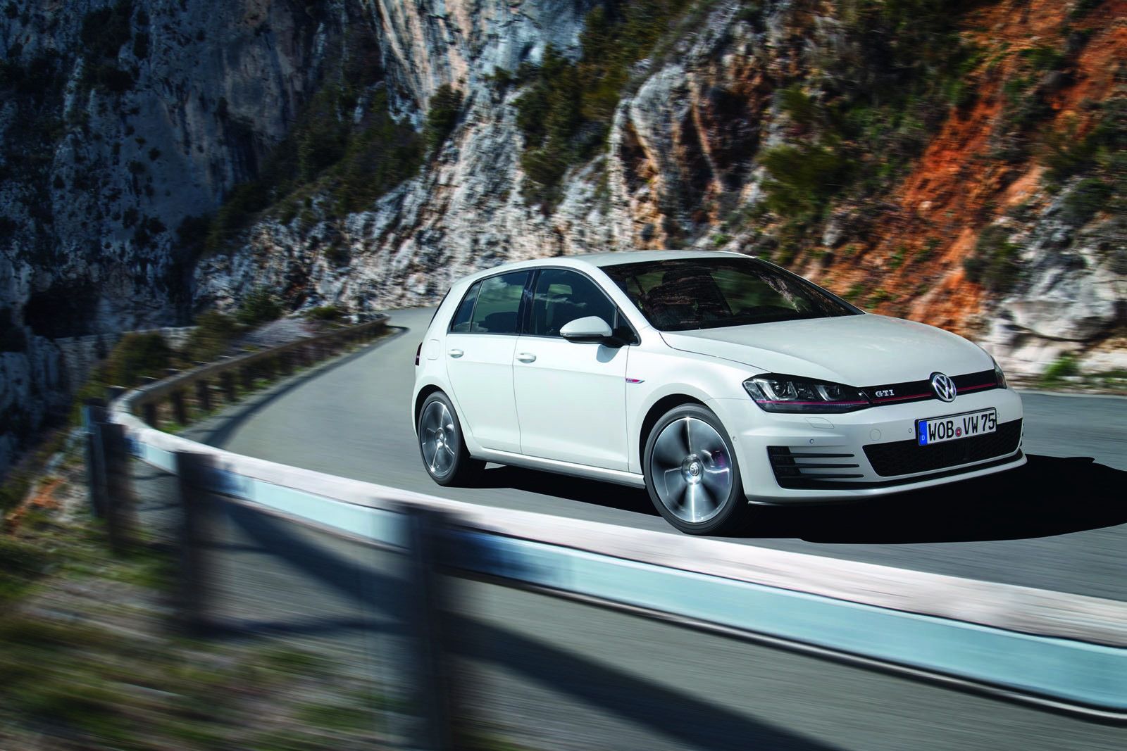 Volkswagen Golf VII GTI - efektowne zdjęcia rasowego hot-hatcha [galeria] 15