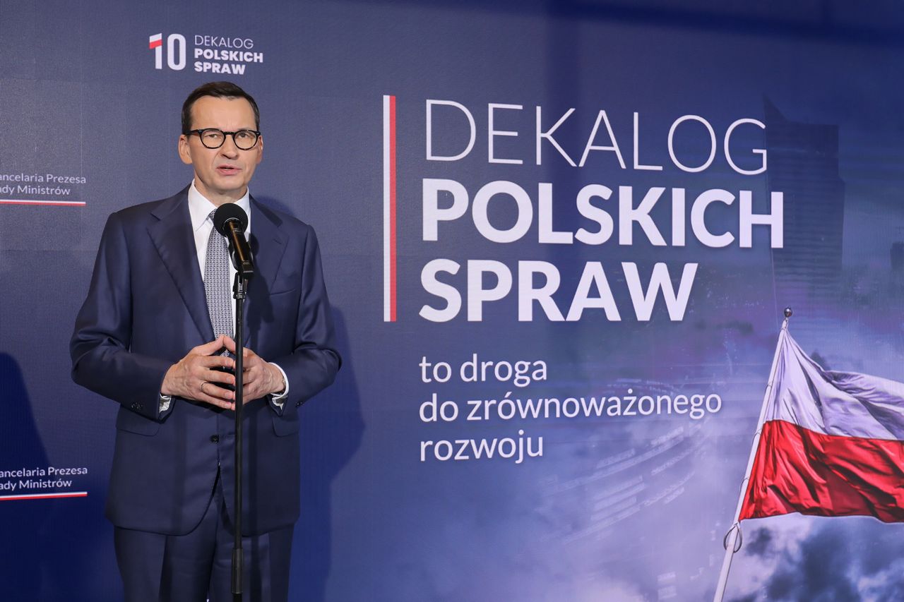 Opozycja odpowiedziała Morawieckiemu. "Lepiej odejść z honorem"