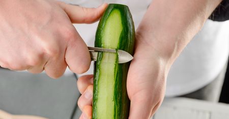 Nie wyrzucaj skórki z ogórka. Ma genialne i mało znane zastosowanie