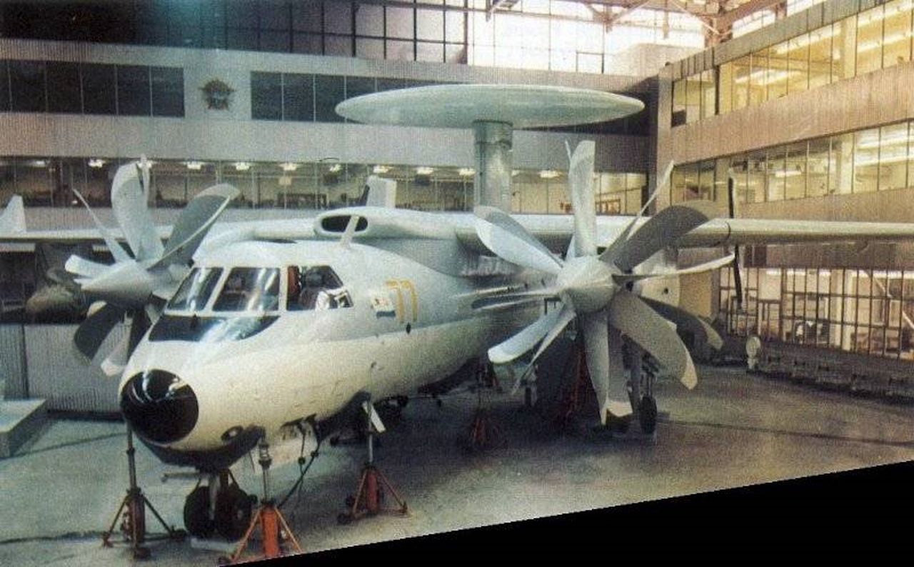 Jak-44 - prototyp rosyjskiego pokładowego AWACS-a
