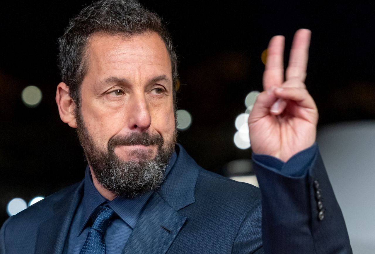 Adam Sandler skończył 57 lat. Nie od razu był aktorem