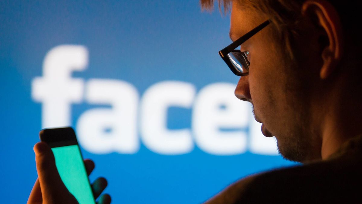 Cyberprzestępcy nie śpią. Uważajmy na życzenia noworoczne (fot. depositphotos)