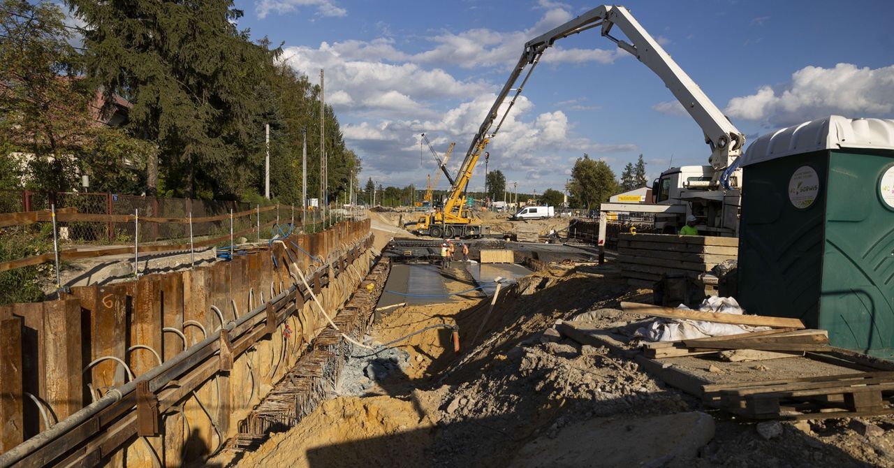Najdłuższy tunel kolejowy w Polsce. Za chwilę będą kłaść tory