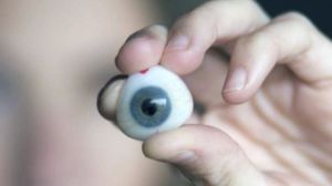 Kamera internetowa w protezie oka 1