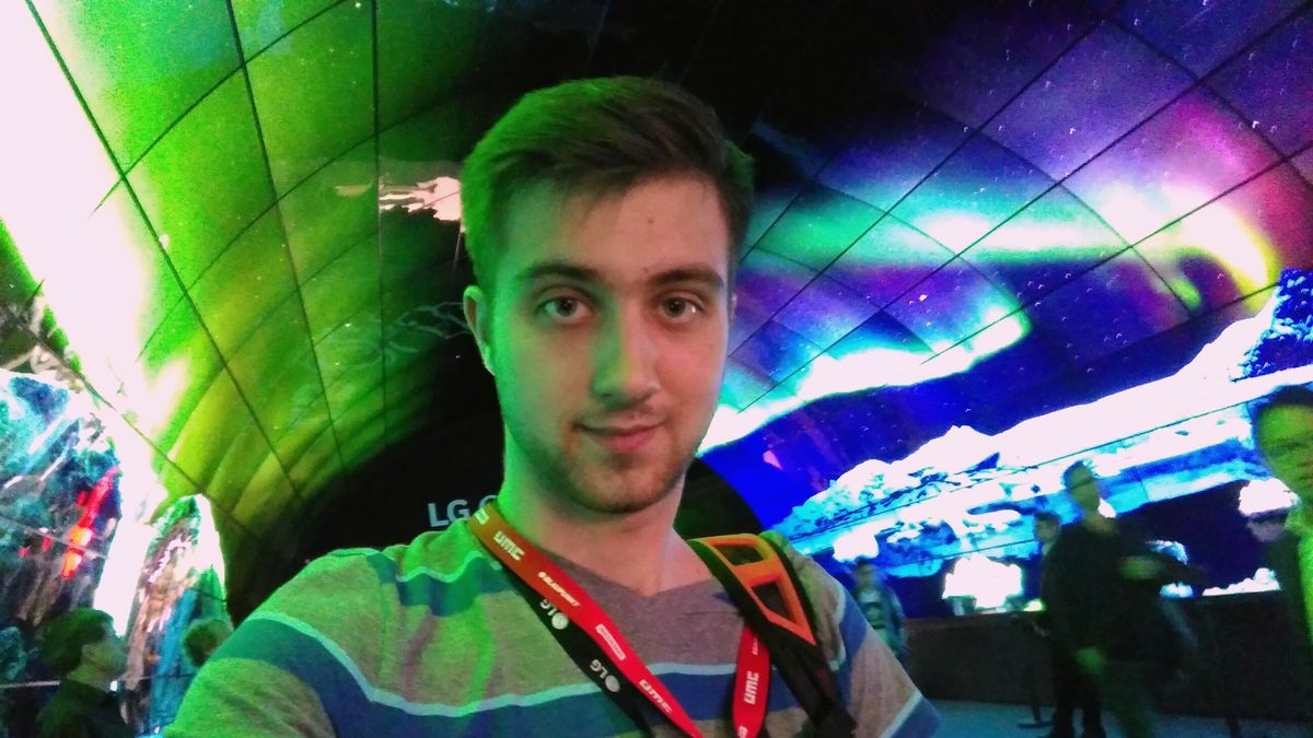 Tunel składający się z 216 telewizorów LG OLED robi kosmiczne wrażenie! [wideo] 1