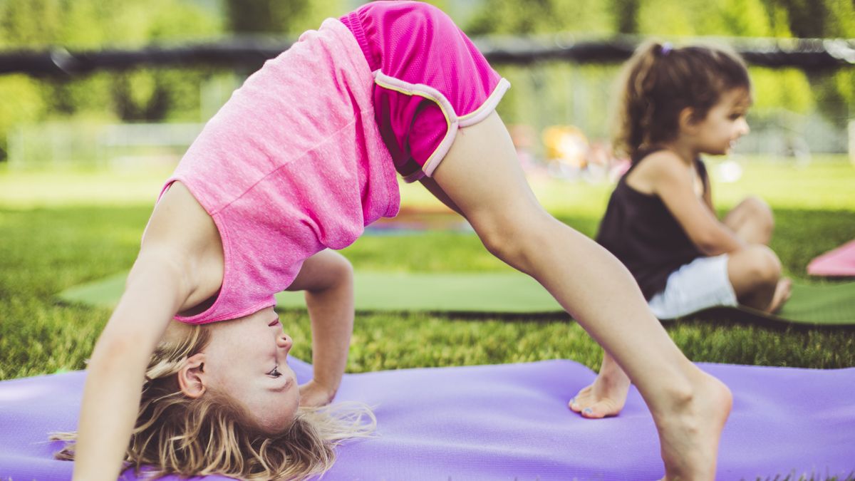 Joga dla dzieci wywołała spore poruszenie. Księża ostrzegają.