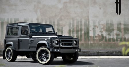 Land Rover Defender Flying Huntsman 105 Longnose - z V8 w teren