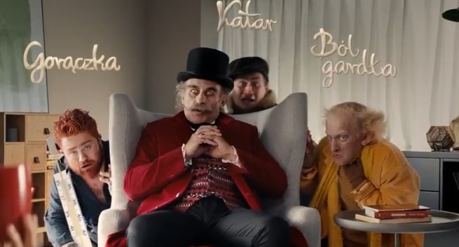 Objawy przeziębienia intruzami domowymi w reklamie Polopiryny Complex (wideo)