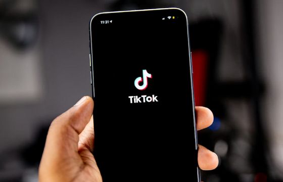 TikTok przekonuje Polaków, że jest bezpieczny dla dzieci. Ekspertka się nie zgadza