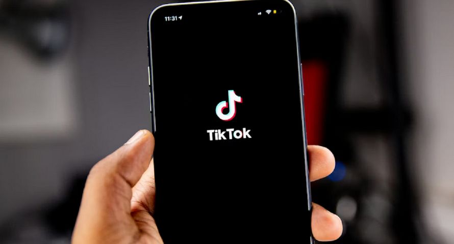 TikTok przekonuje Polaków, że jest bezpieczny dla dzieci. Ekspertka się nie zgadza