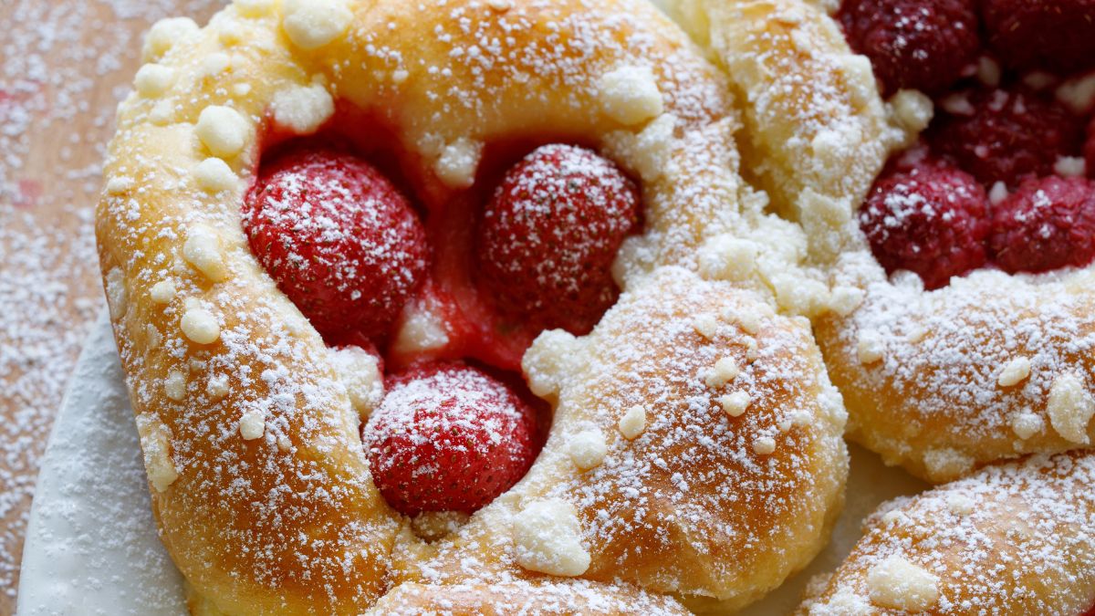 Drożdżówki z malinami - przekąska jak marzenie