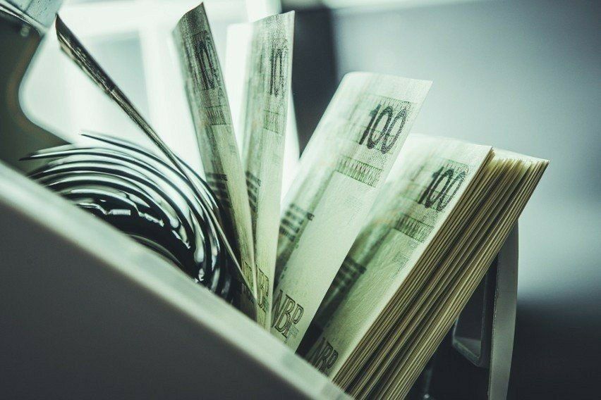 ↓ CHCESZ ZOBACZYĆ RESZTĘ ZDJĘĆ, PRZEWIŃ W DÓŁ ↓Świadczenie 500 plus dla seniora jest wypłacane od 2019 roku na podstawie ustawy z 31 lipca 2019 r. o świadczeniu uzupełniającym dla osób niesamodzielnych. &#34;500 plus dla seniora&#34; jest potoczną nazwą świadczenia uzupełniającego dla osób niezdolnych do samodzielnej egzystencji.