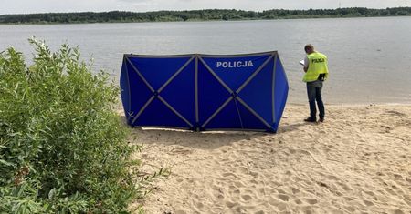 Tragedia na wakacjach. Ciało leżało na plaży. Lekarz nie mógł już nic zrobić