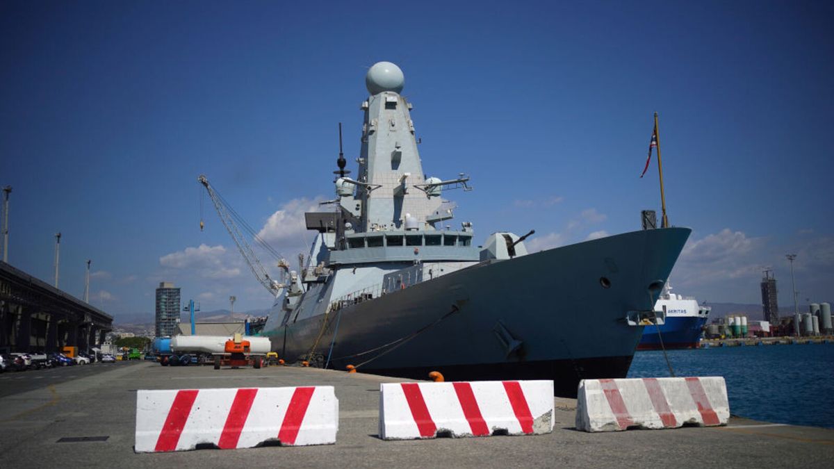 Niszczyciel rakietowy ma zostać wysłany na Cypr.