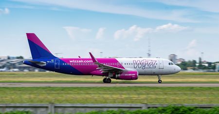 Bójka na pokładzie samolotu Wizz Air. Pasażer zaatakował pilota