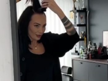 Ma raka piersi. Gwiazda Polsatu obcięła sobie włosy. "Nie czekałam"