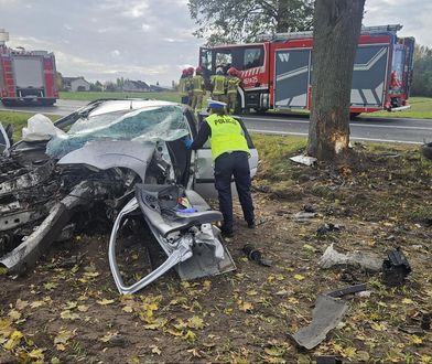 Wstrząsający obraz po wypadku. Z auta zostały strzępy