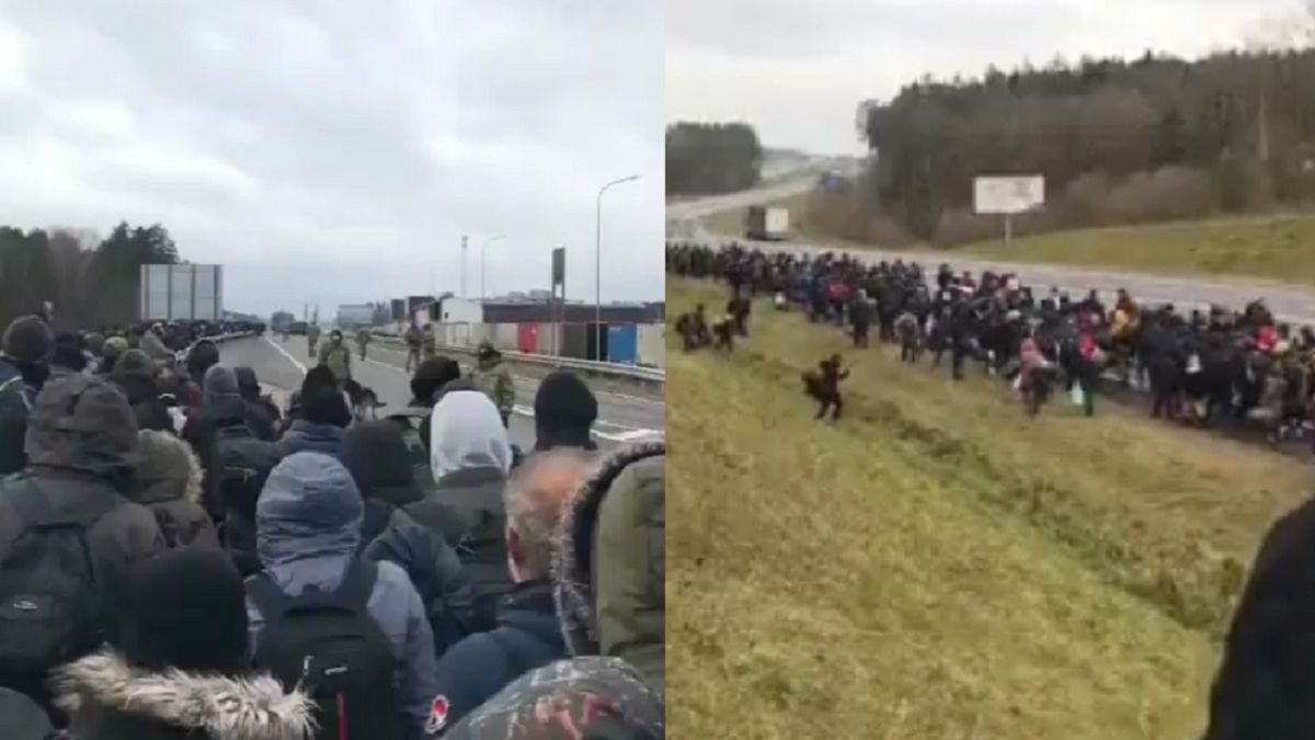 Tłum migrantów idzie w stronę granicy