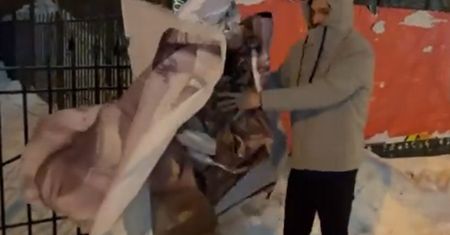 "Nowa formą zastraszania"? Takie plakaty zawisły na płocie w Rosji