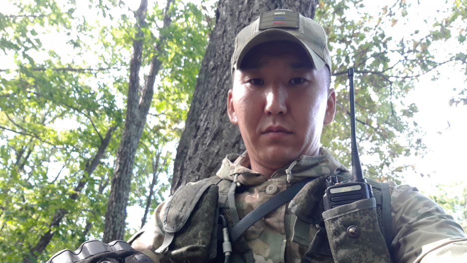 Ukraina. Rosyjski sierżant Petr Zacharow (na fot.) zgubił na polu walki swój prywatny telefon. To pomogło ustalić szczegółowe dane o zbrodniarzach z Buczy