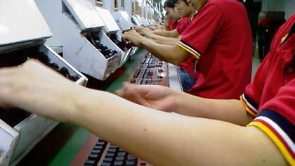 Jak traktowani są pracownicy chińskiej fabryki klawiatur? 1