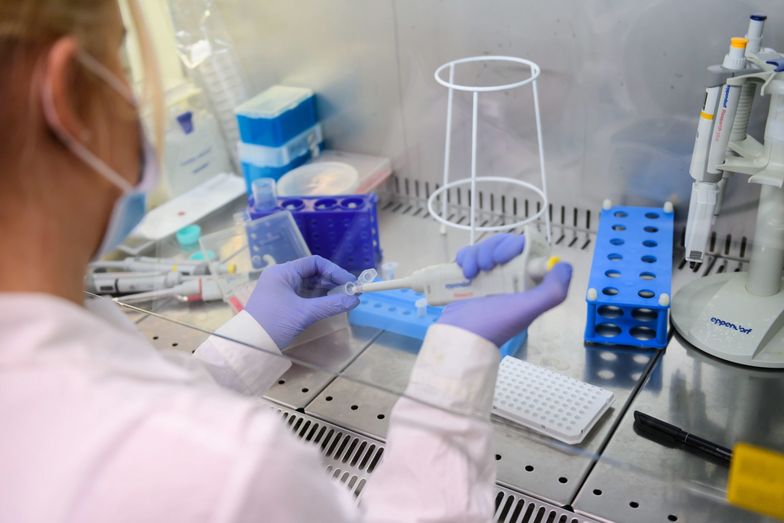 NFZ nie chce już płacić 450 zł za test na koronawirusa. Oferuje laboratoriom jedynie 280 zł za badanie