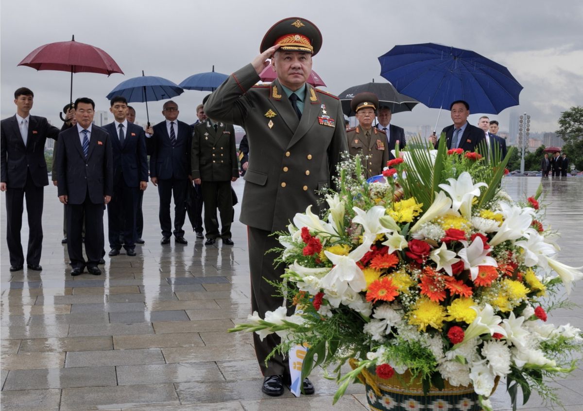 Rosyjski minister Siergiej Szojgu w Północnej Korei