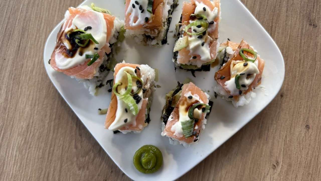 Tort sushi na talerzyku