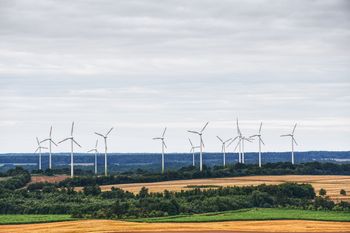 Toruń. Setki tysięcy na transformację energetyczną. Podpisano umowy ws. spółdzielni