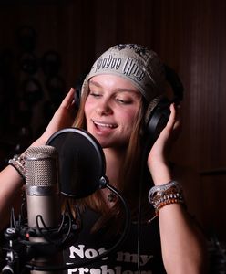 Nicole Obarzanek i jej kariera zza kulis. Jak tworzy swoją muzykę, jak wygląda typowy dzień w studiu nagraniowym? Sprawdzamy!