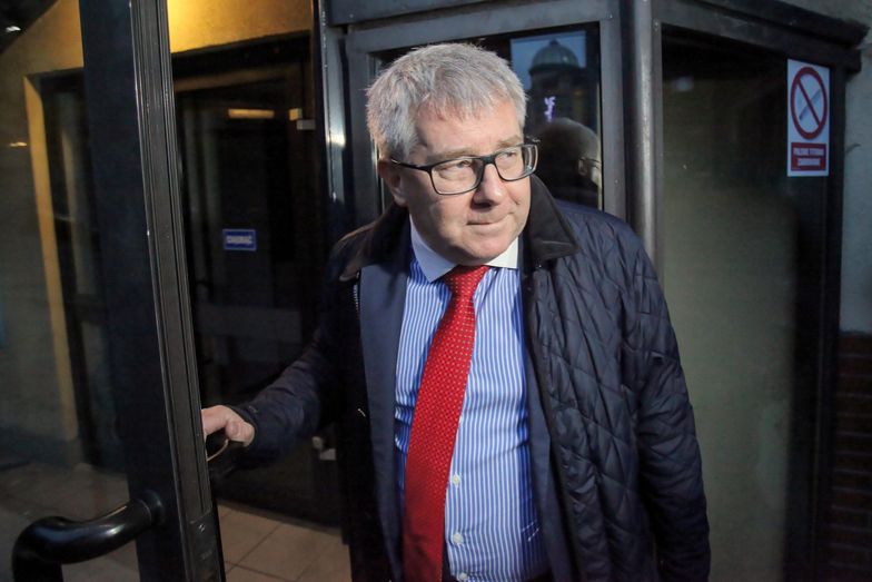 Ryszard Czarnecki musi oddać pieniądze. Chodzi o niebagatelną kwotę