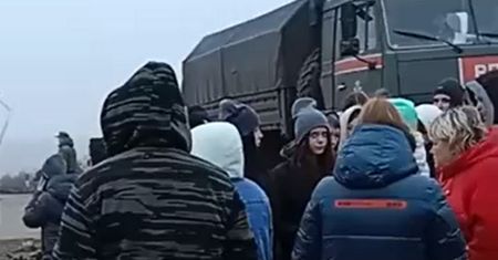 Żony Rosjan przyjechały na granicę z Ukrainą. Stanowcza deklaracja