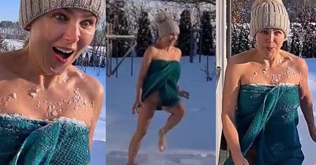 Rozbrykana Anna Samusionek morsuje na sucho POKAZUJĄC ŁONO (ZDJĘCIA)