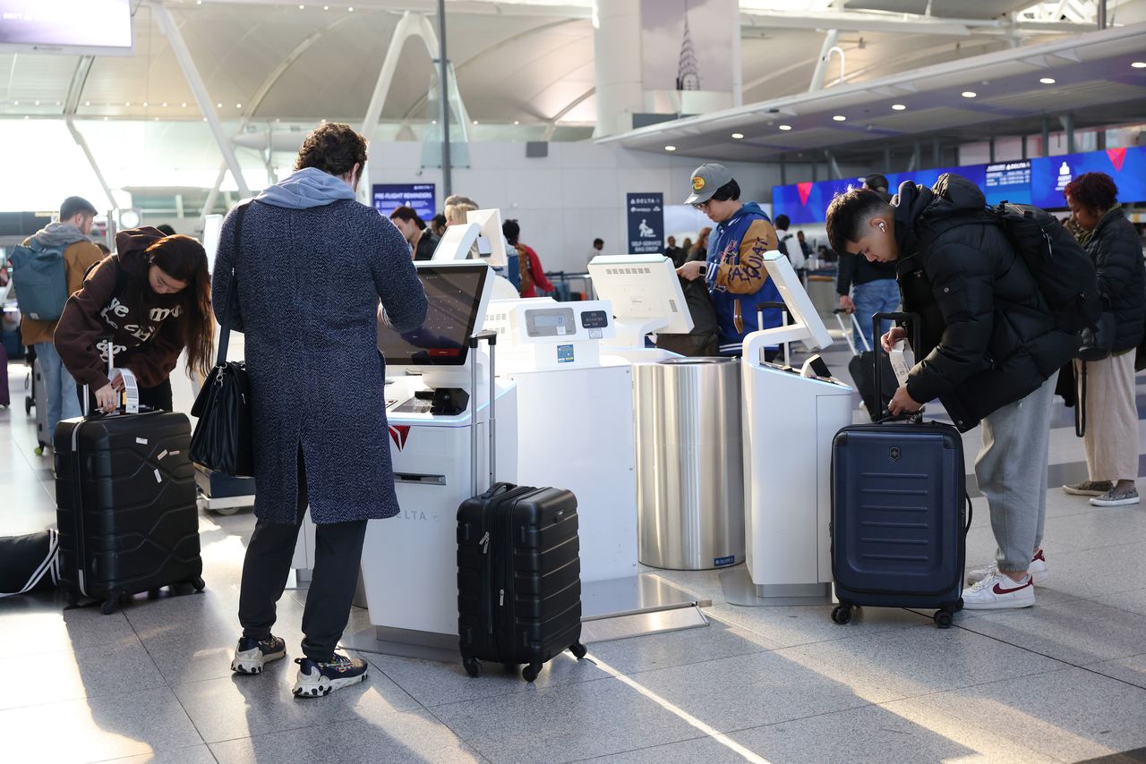 Mysterious drones halt flights at NY airport, safety reassured