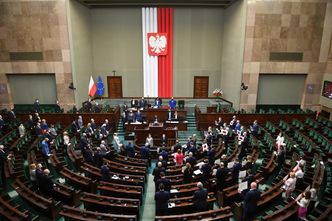 Wyjeździli 12 mln zł za nasze. Tyle zatankowaliśmy posłom