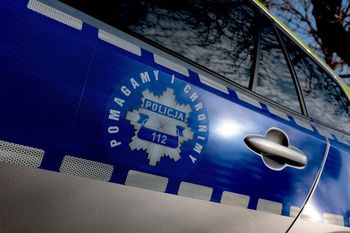 Zderzenie dwóch samochodów na drodze wojewódzkiej pod Rypinem. Dwie osoby poszkodowane