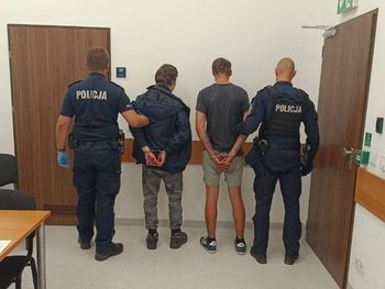 Pruszków: Podpalili przyczepę kempingową i pustostan. Nie potrafią wytłumaczyć, dlaczego to zrobili