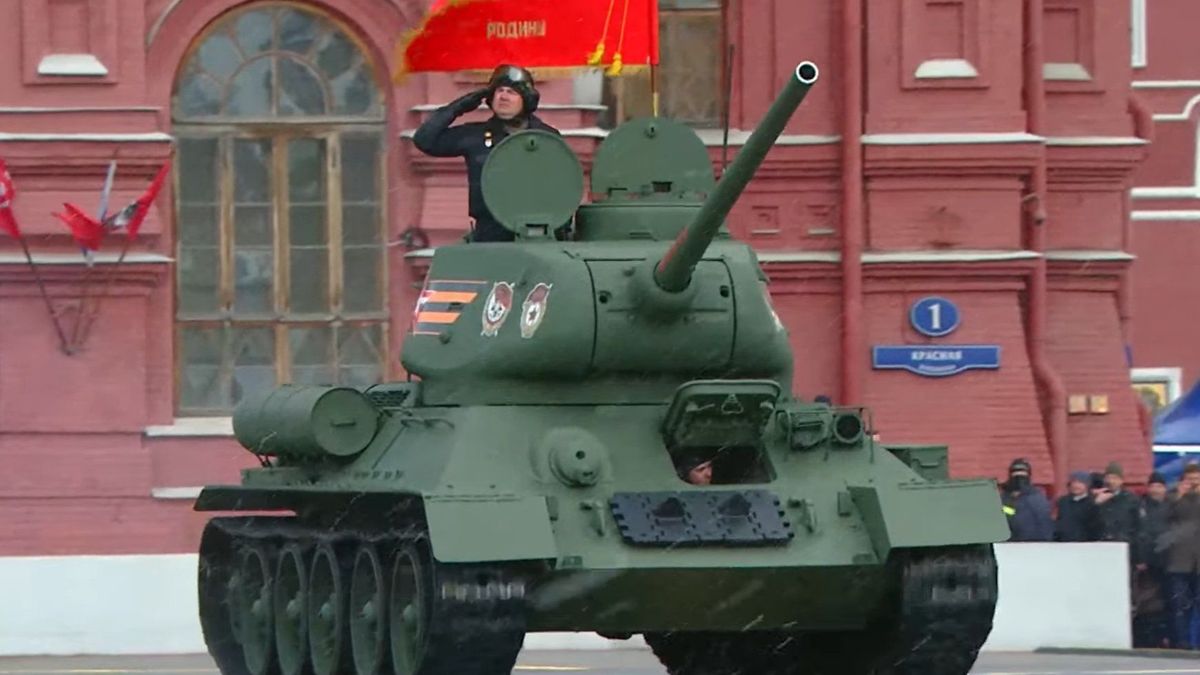 T-34-85  na Paradzie Zwycięstwa