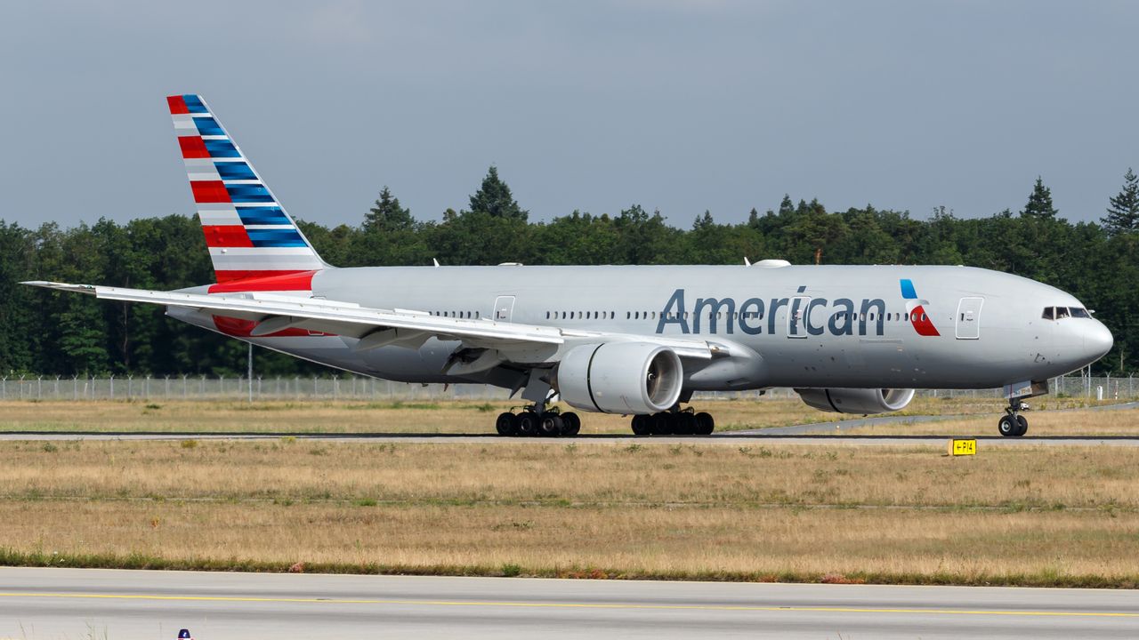 Awantura w samolocie American Airlines. Stewardessa broniła kokpitu dzbankiem