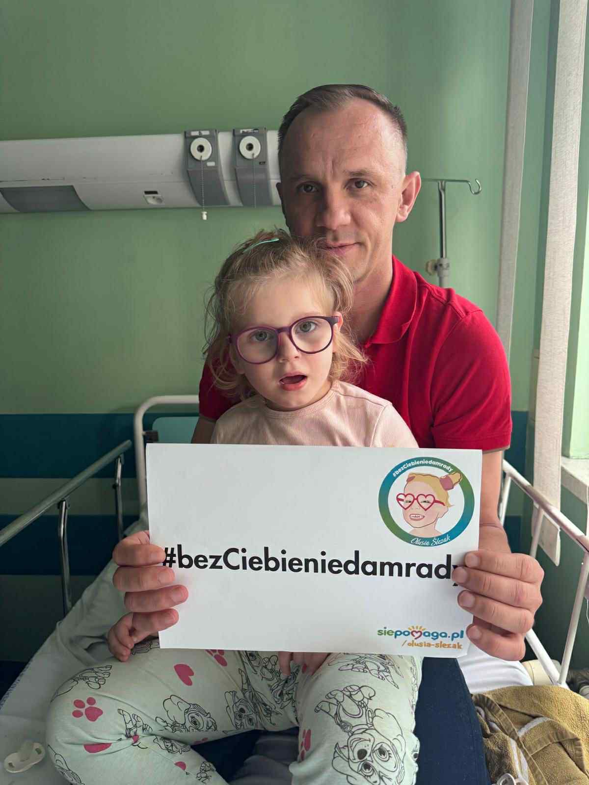 Zdobywa szczyty, aby pomóc ukochanej córeczce. Tata Paweł apeluje o wsparcie na leczenie Oli