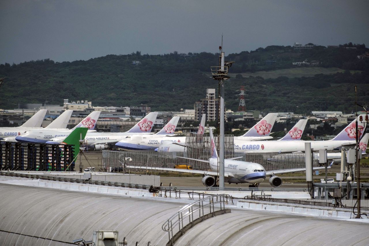 Tajwan wznawia rejsy samolotów i statków. Bezprecedensowe manewry wojskowe chińskiej armii