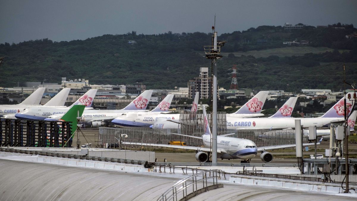 Manewry chińskich wojsk skłoniły do zawieszenia ruchu lotniczego i morskiego na Tajwanie