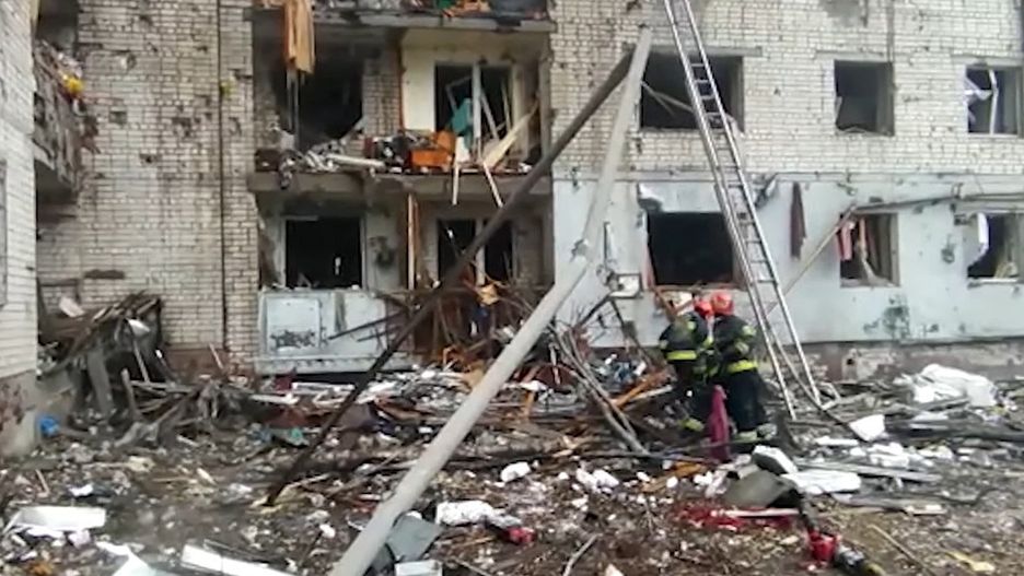  Zniszczenia po bombardowaniu przez rosyjskie wojsko w Czernihowie