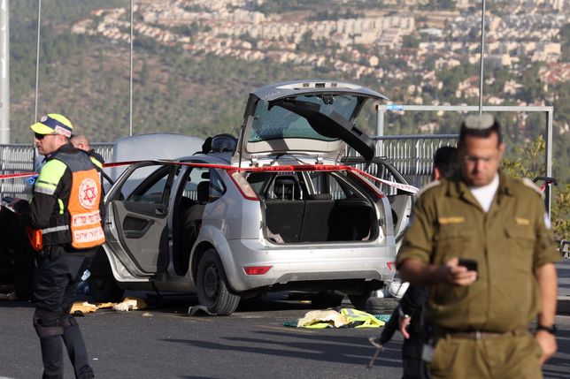 Policja pracuje na miejscu ataku terrorystycznego w Jerozolimie
